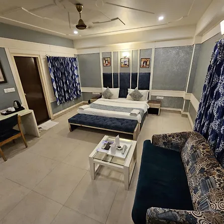 Hotel Opera Near Yashobhoomi & Airport-3